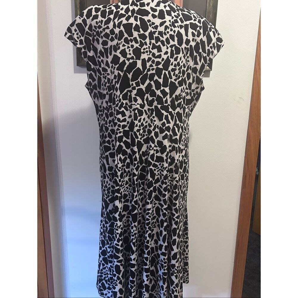 Evan Picone Black Label Size16 Animal Print V-Neck Flowy Dress Cap Sleeve NEW - Picture 5 of 11